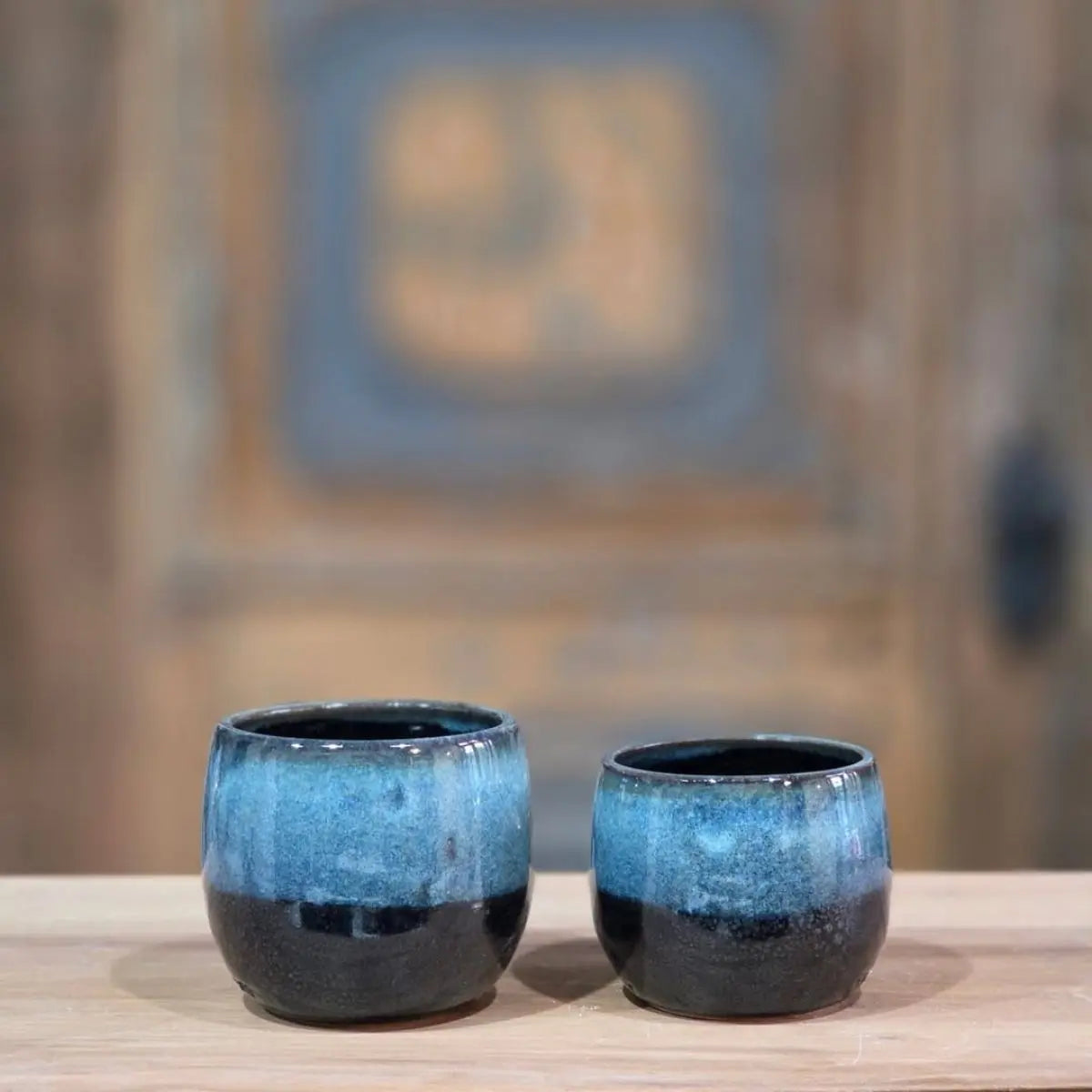 Taza de cerámica hechas a mano celestes y negro, perfecta para café de especialidad