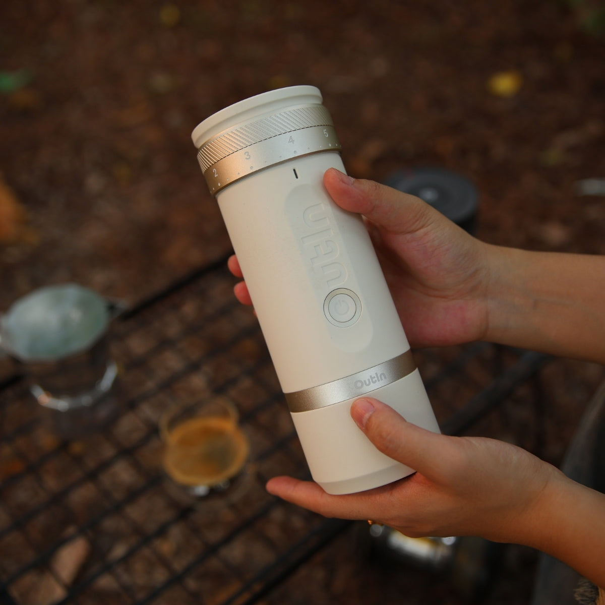 Molinillo Eléctrico de Café Portátil con Muelas de 38 mm - OutIn Fino Sandstone White