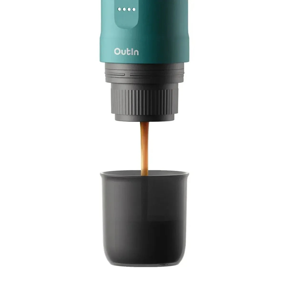 Cafetera espresso portátil Outin Nano Turquesa extrayendo espresso cremoso