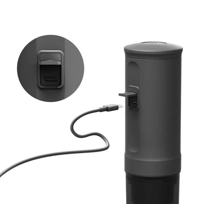 Cafetera Outin Nano Gris Espacial con carga USB-C recargable en cualquier lugar