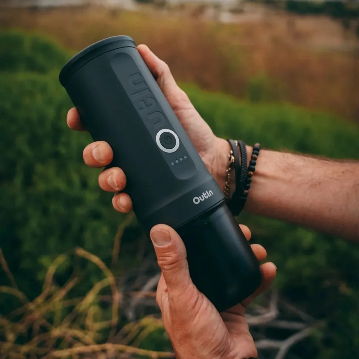 Cafetera portátil Outin Nano Gris Espacial ideal para trekking y vida al aire libre