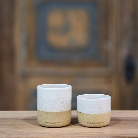 Tazas rectas de cerámica en blanco y beige, estilo minimalista, ideales para café espresso