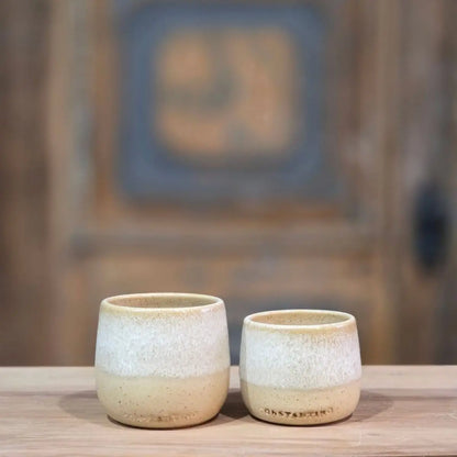 Taza hecha a mano beige crema de cerámica artesanal, ideal para espresso, cappuccino o latte