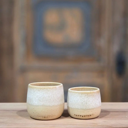 Taza hecha a mano beige crema de cerámica artesanal, ideal para espresso, cappuccino o latte