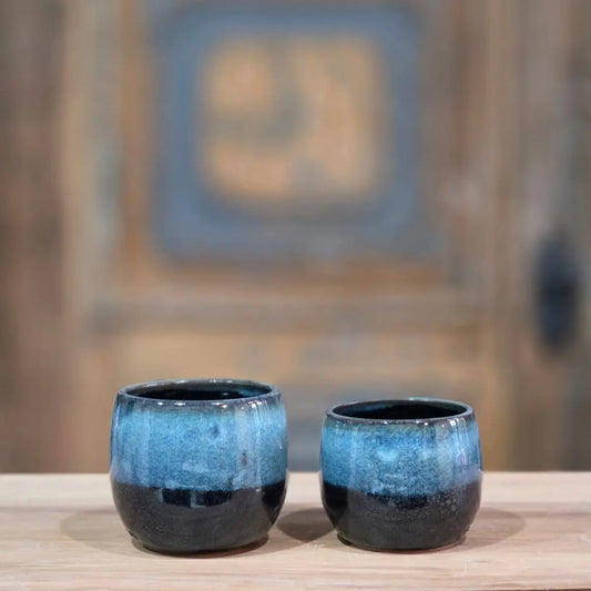 Taza de cerámica hechas a mano celestes y negro, perfecta para café de especialidad